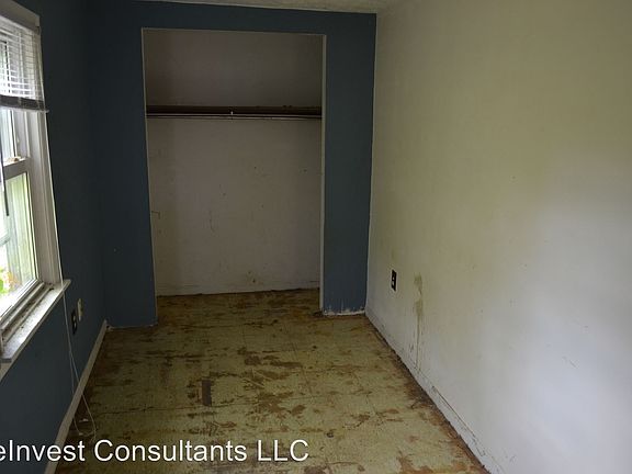 4th image of 2491 Roosevelt Ave