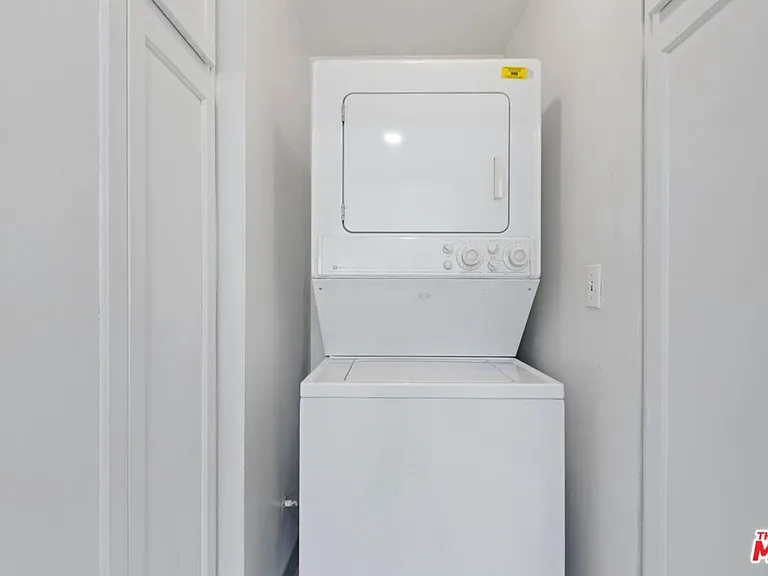 1375 Kelton Ave #108 — Photo 10