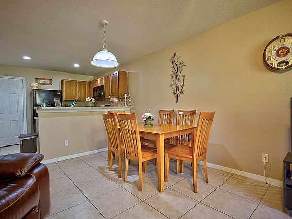 4th image of 2217 SW Marshfield Ct