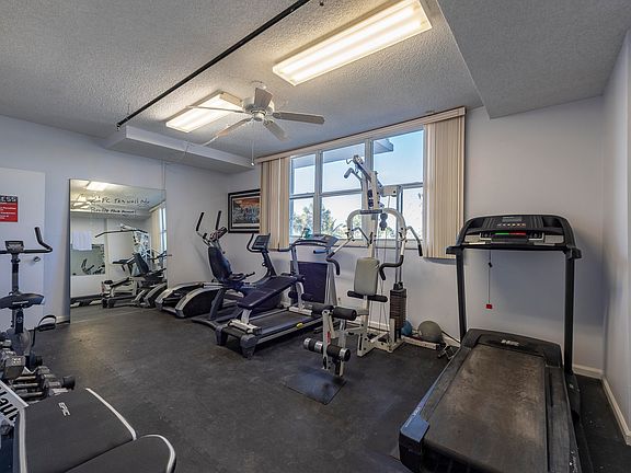 5th image of 1505 N RIVERSIDE Drive #703