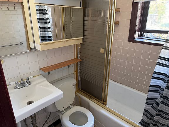 Bathroom 5'10" X 5'