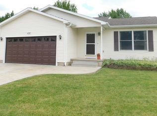 404 Lucerne Ln, Dekalb, IL 60115