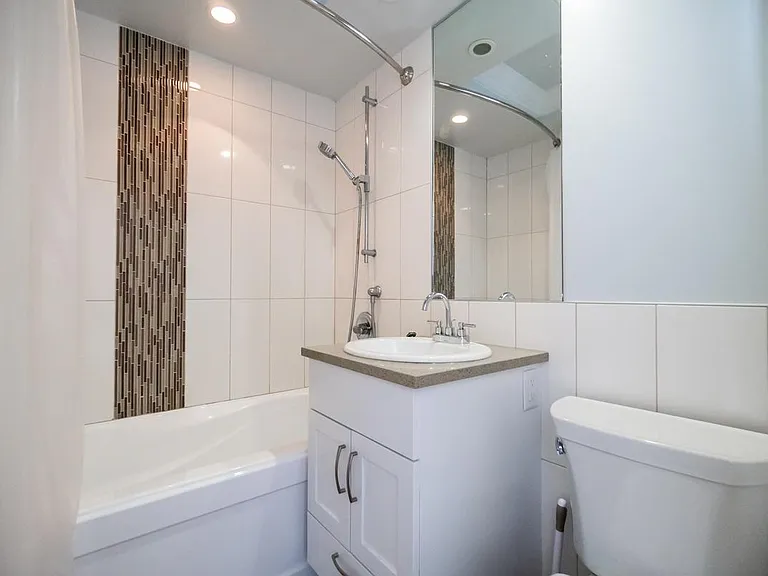 2035 Barclay St #301 — Photo 11