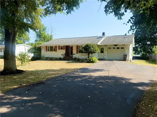 7 Chadwick Dr, Waterloo, NY 13165