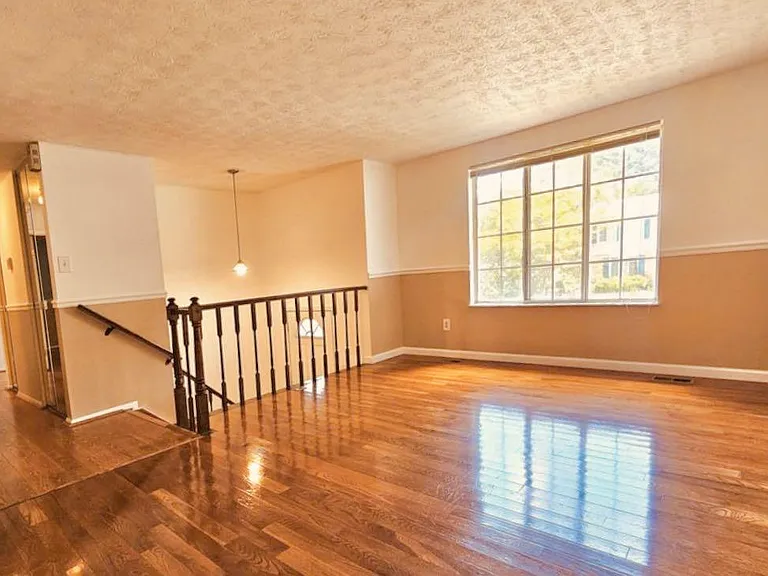 8465 Summer Breeze Ln — Photo 3