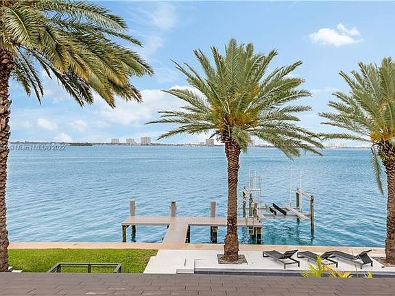 2nd image of 1001 N Shore Dr