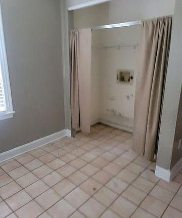 Laundry room, comes with washer and dryer