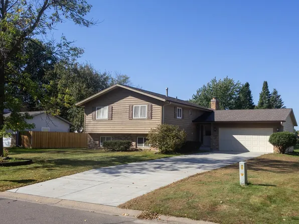 8217 Sumter Ave N, Brooklyn Park, MN 55445