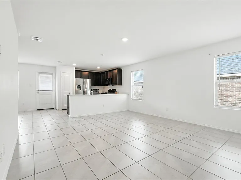 1653 Bluffview Dr — Photo 8