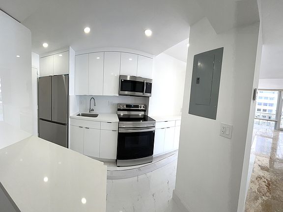 4th image of 1408 Brickell Bay Dr APT 1413