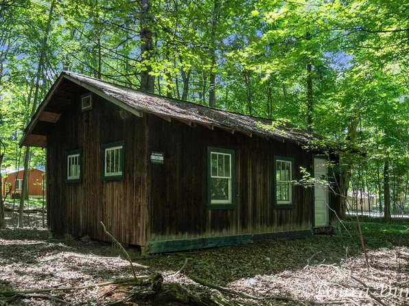 2329 Lakeshore Dr, Fennville, MI 49408