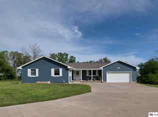 5332 Yew Ln, Omaha, NE 68152