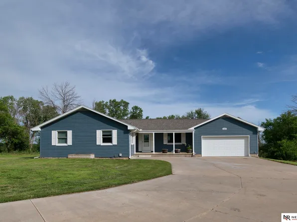 5332 Yew Ln, Omaha, NE 68152