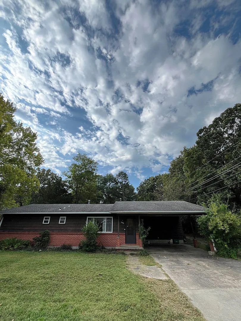 Building Photo - 1447 W Mount Comfort Rd
