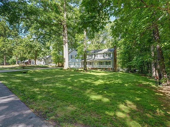 4th image of 711 Woodsway Ct