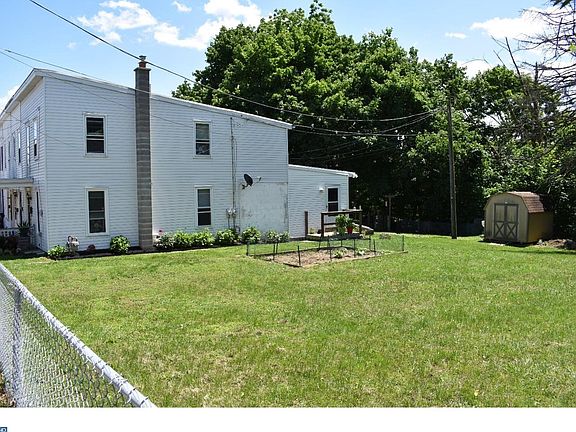 2nd image of 422 W 4th Ave