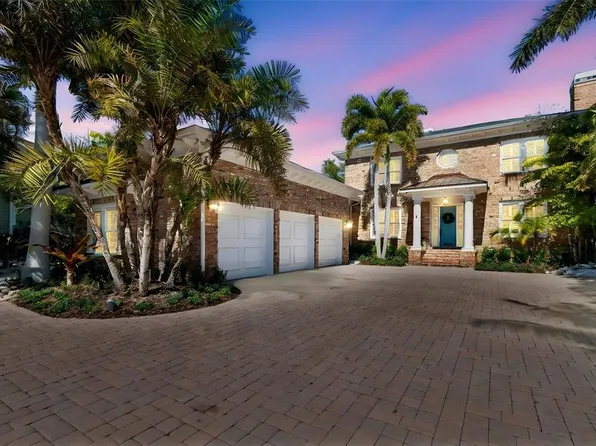 4909 W Spring Lake Dr, Tampa, FL 33629