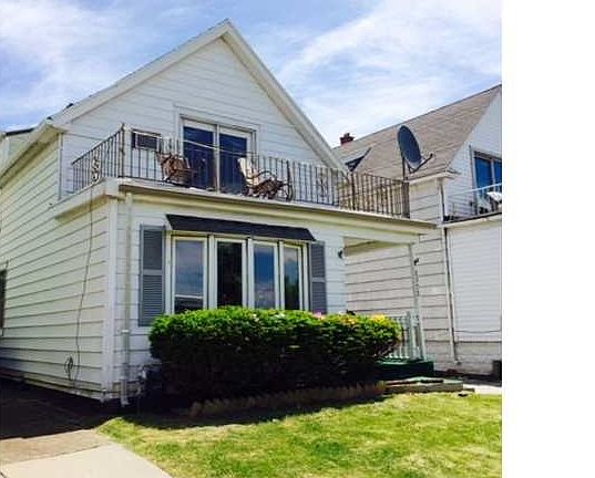 2nd image of 2373 Niagara St