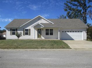 301 Village Circle Dr, Winfield, MO 63389