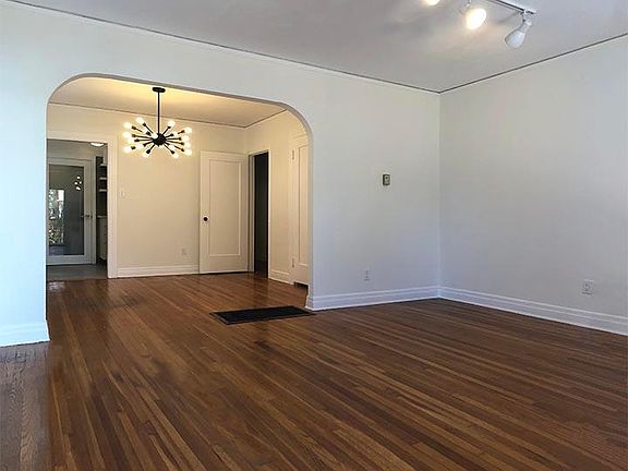 4th image of 1443 Centinela Ave