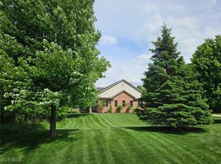 615 Crystalbrooke Dr, Hinckley, OH 44233