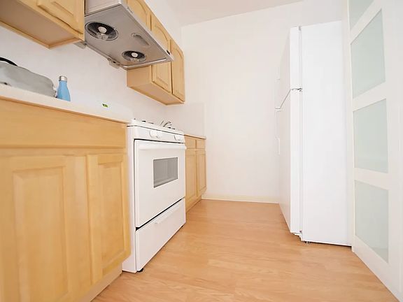 3rd image of 149 Elizabeth St #D6