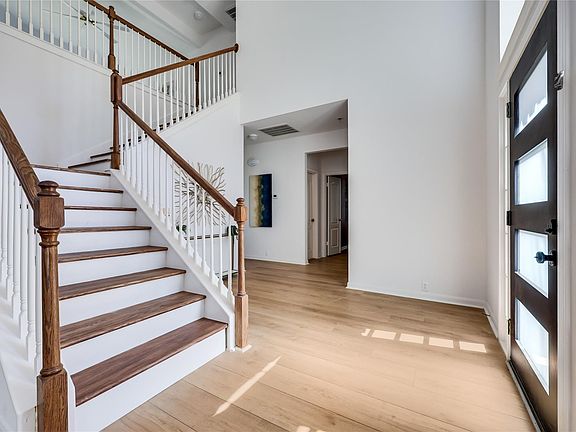 3rd image of 5221 Austral Loop