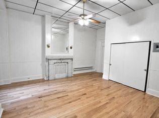 2012 Walnut St APT 4, Philadelphia, PA 19103