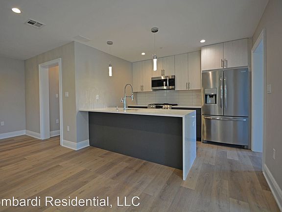 4th image of 409 Richmond Ave #201