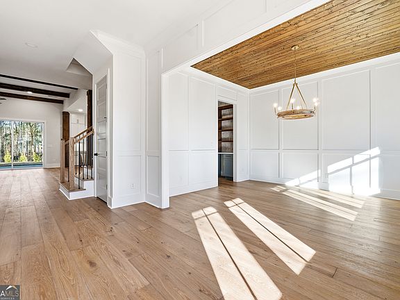 5th image of 292 County Rd