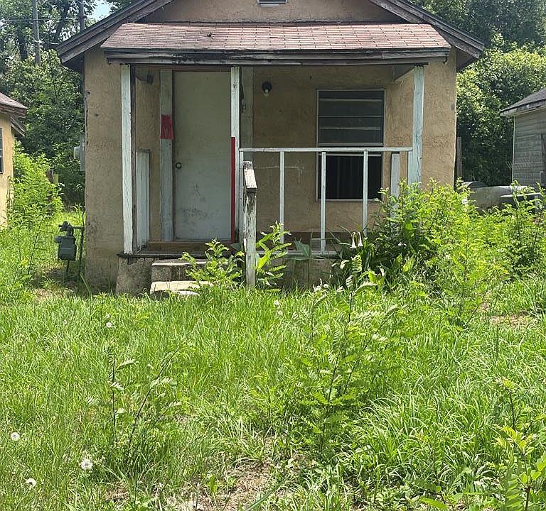 1st image of 821 S Oak St