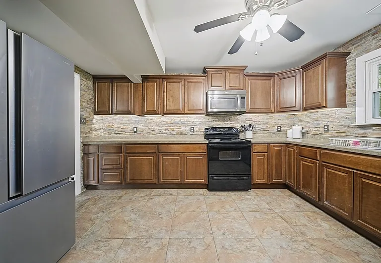625 S Military Hwy — Photo 13