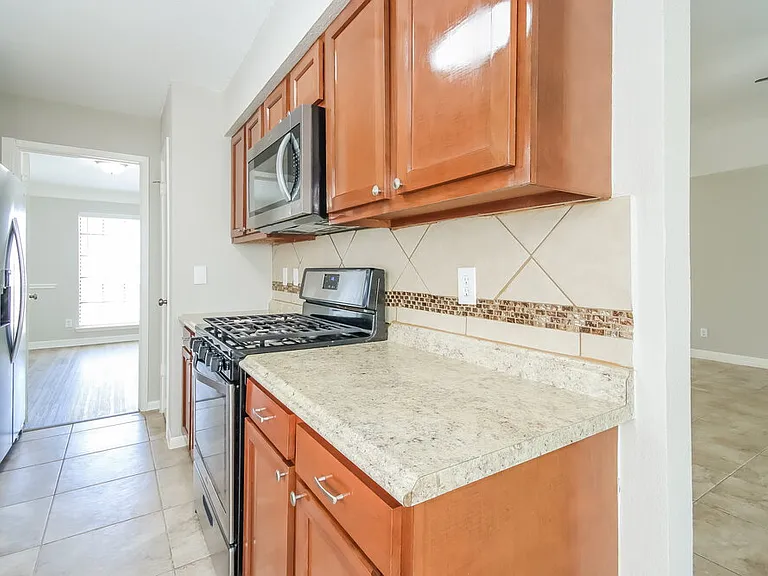 1235 Park Ln — Photo 7
