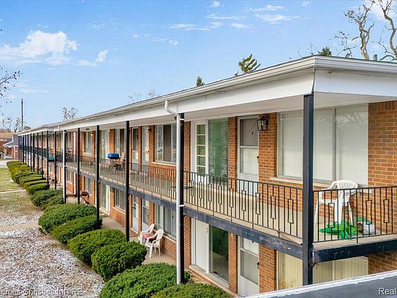 3rd image of 20231 Kelly Rd