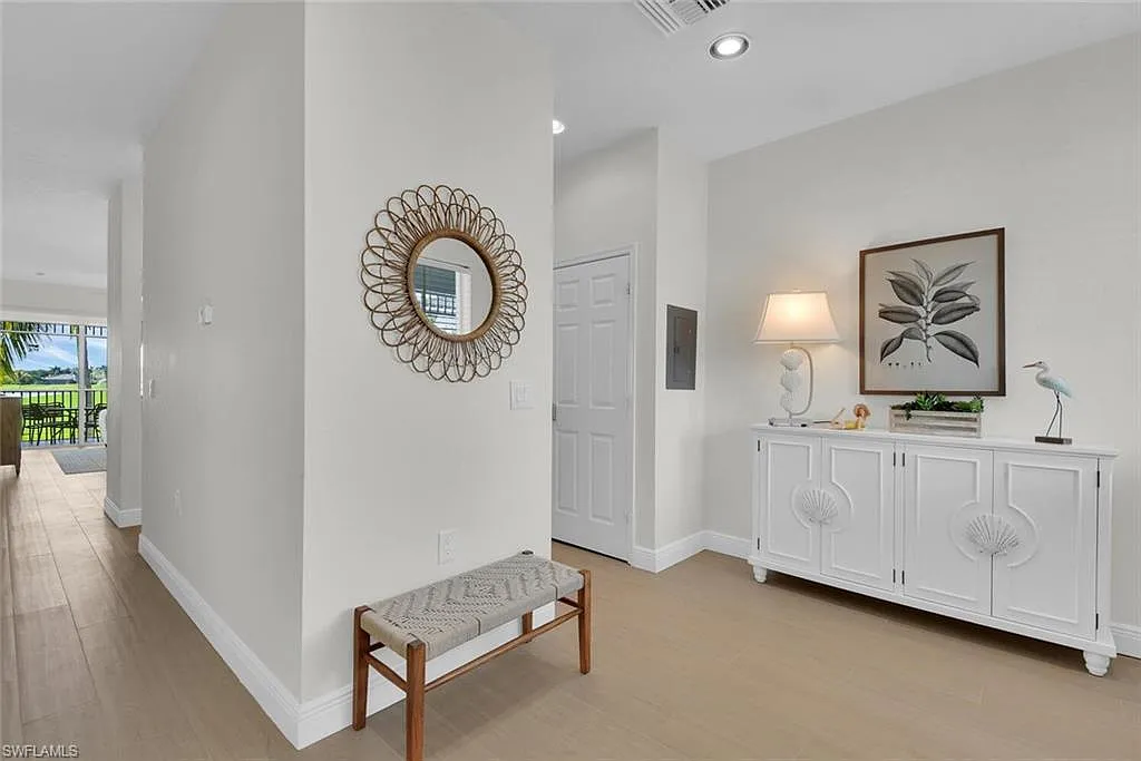 2 bed, 2.0 bath, 1389 sqft, $8,925 — Photo 2
