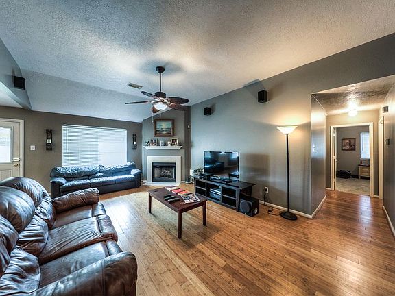 3rd image of 6819 Woodland Oaks