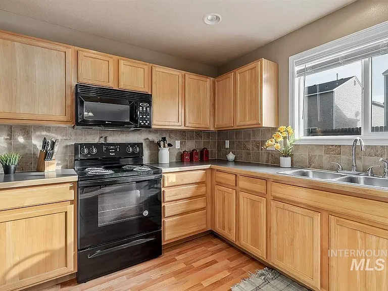 9713 W Shelborne Dr — Photo 16