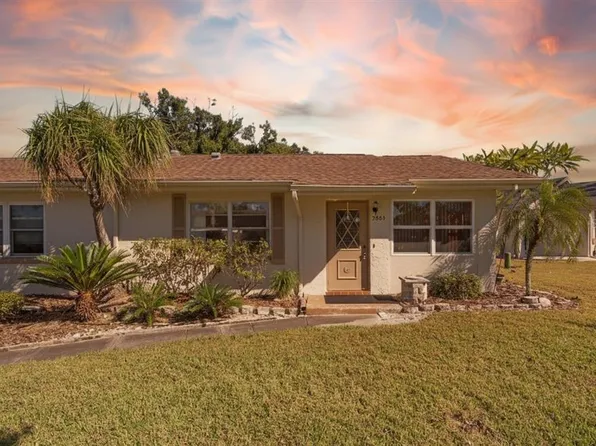 2205 Grenadier Dr, Sun City Center, FL 33573