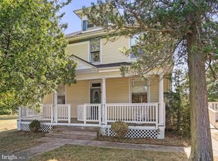 1048 Fairview Dr, Berkeley Springs, WV 25411