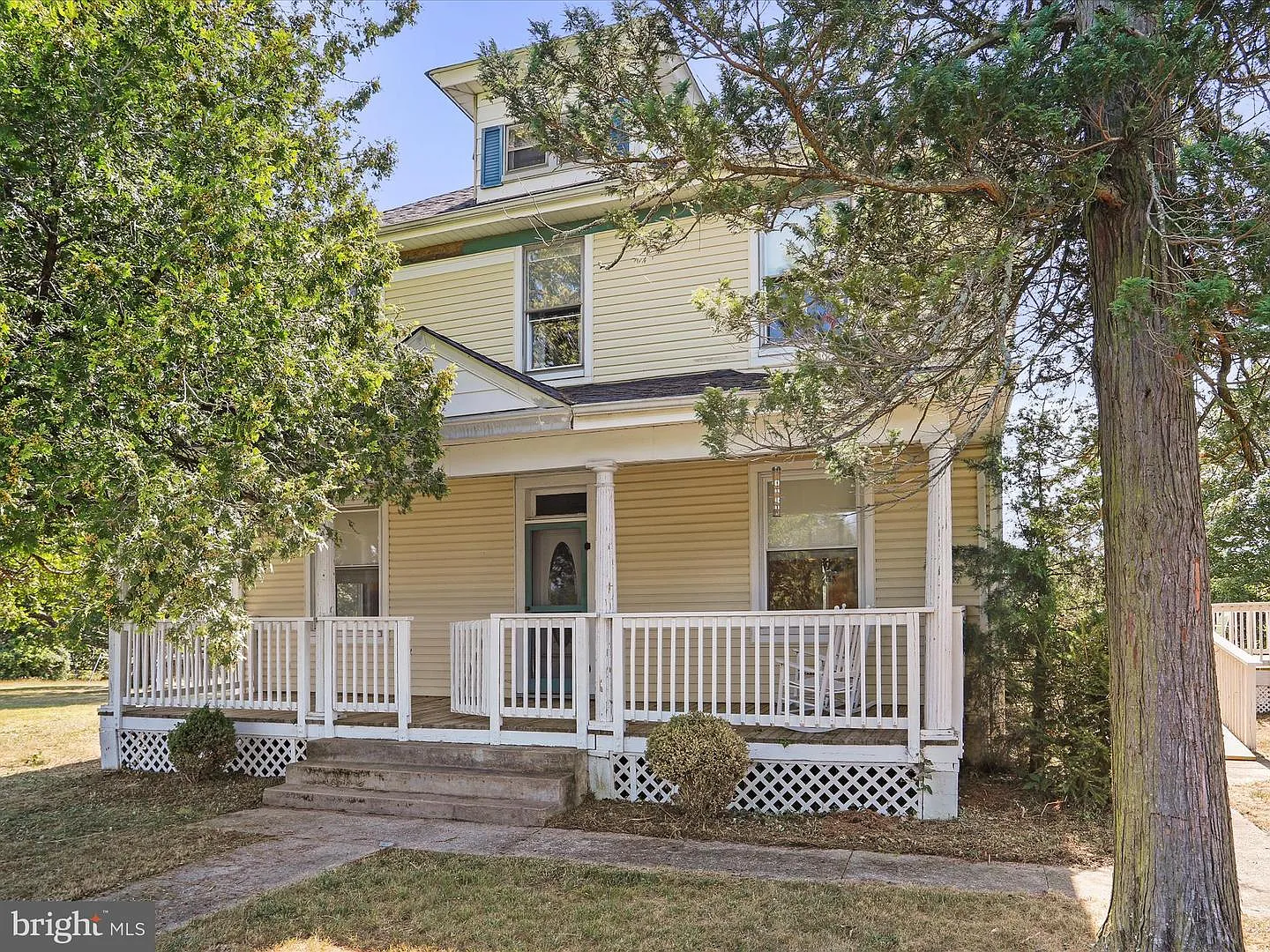 1048 Fairview Dr photo 1