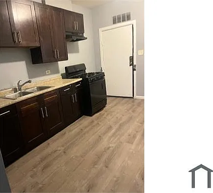 5 bed, $2,300 — Photo 2
