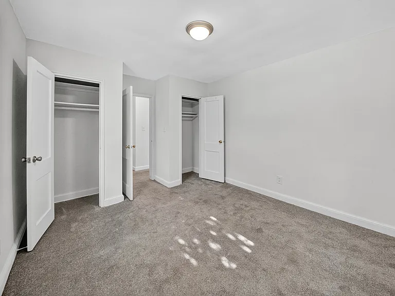 Croydon Manor Apartments — Photo 17