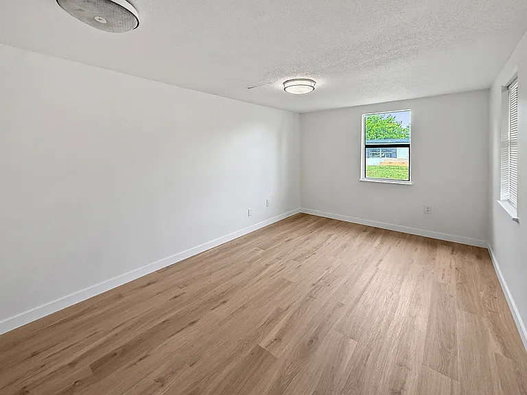 204 2nd St #4 — Photo 2