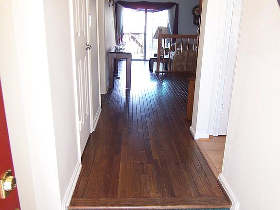4th image of 907 Chesney Ln