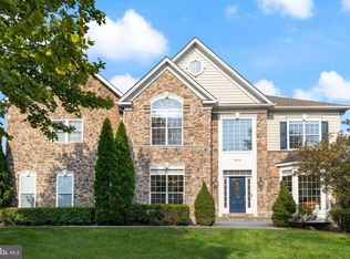 22558 Forest Run Dr, Ashburn, VA 20148