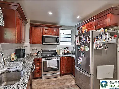 4 bed, 1800 sqft, $1,850 — Photo 2