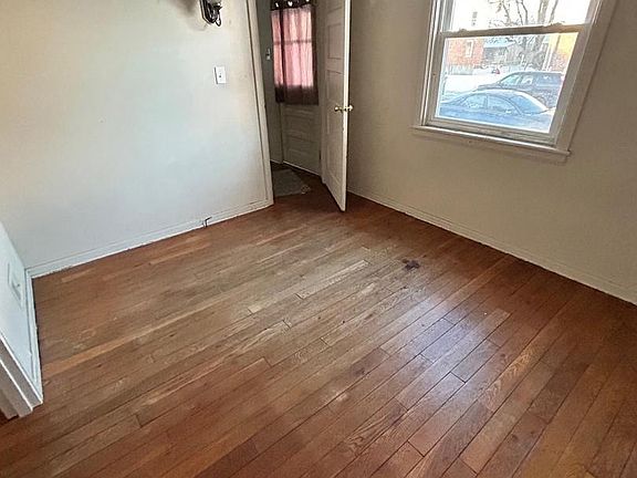 2nd image of 883 Tioga St #885