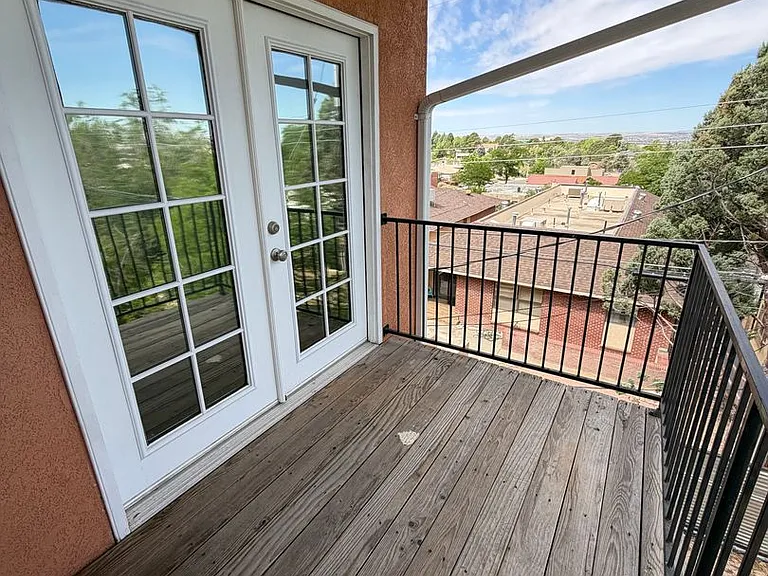 1911 Girard Blvd NE — Photo 22