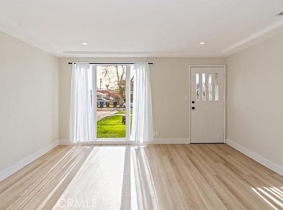 4th image of 440 W 23rd St