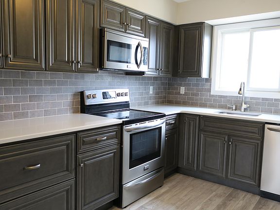 3rd image of 700 Evelyn Ave
